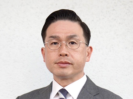 山口 真一 氏